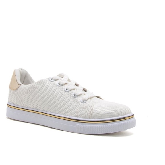 🎉HP🎉 Lace up sneakers LAST SIZE 6 - Picture 5 of 6